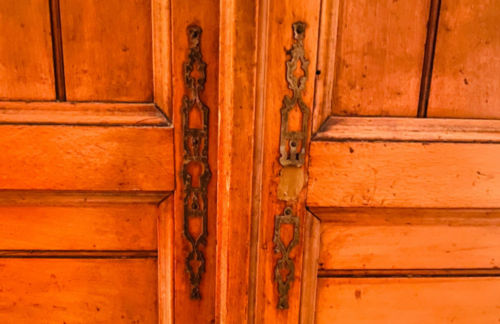 Photo "avant" d'un meuble en bois d'une cliente Vinted, sans poignées